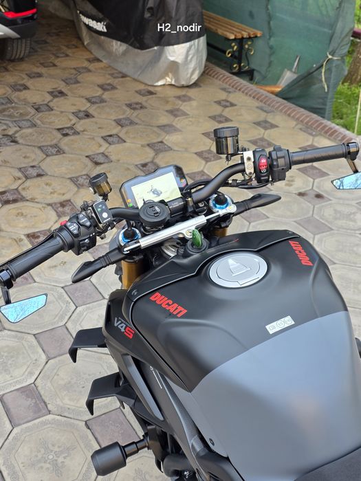 Сотилади Ducati Streetfighter V4S