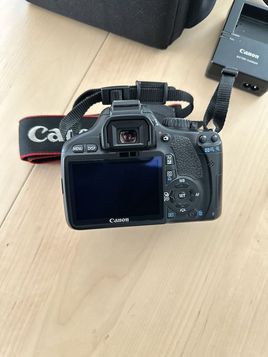 Canon EOS550D + Obiectiv 18-55