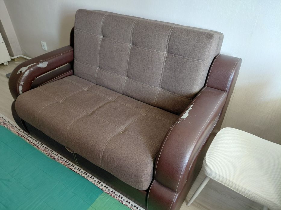 Продам диван все исправно. Раскладной.              .