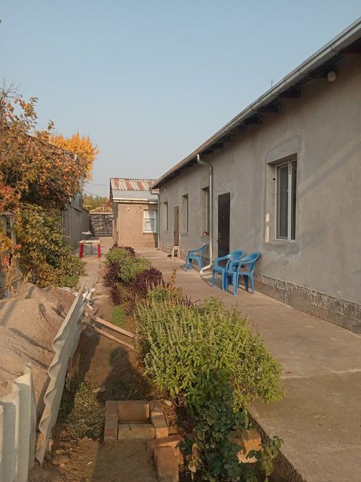 Hovli uy sotiladi Qibrayda