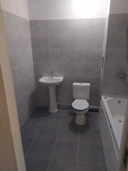 Dom yangi qurilgan srochna sotiladi