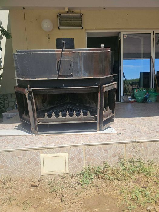Камина ПРИТИ, за вграждане ъглова 21 Kw. с водна риза. Камината е работеща. За повече информация на телефон 0888037338.