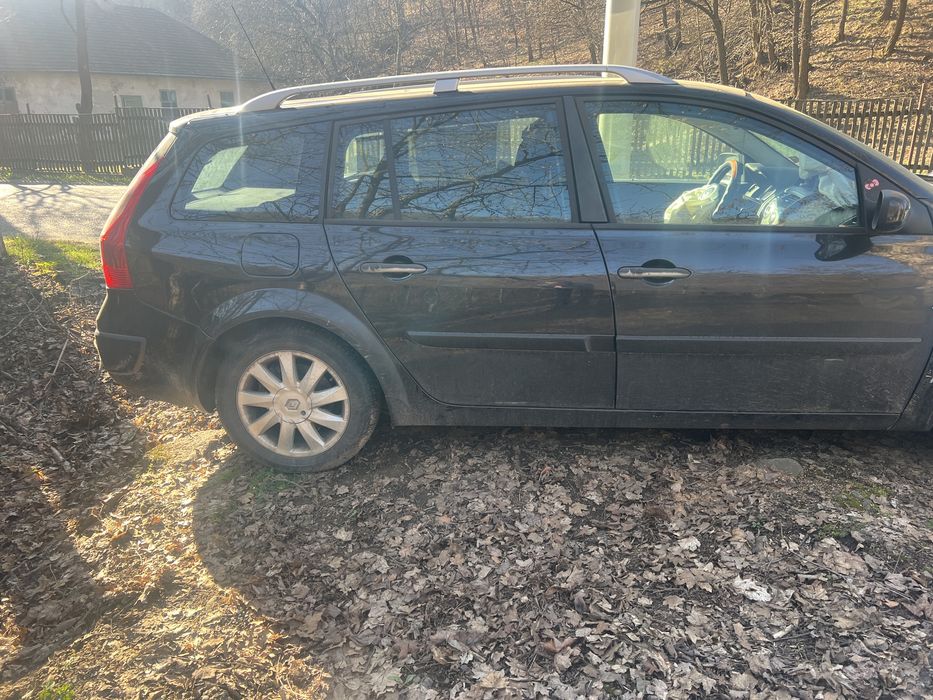 Dezmembrez Renault Magane 1.9 diesel 2007