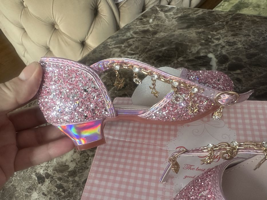 Pantofi de printesa cu toc potrivit nr 28 de dans  noi  in cutie
