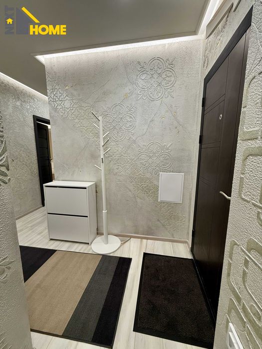 Чисто нов, напълно обзаведен тристаен апартамент с ГАРАЖ!