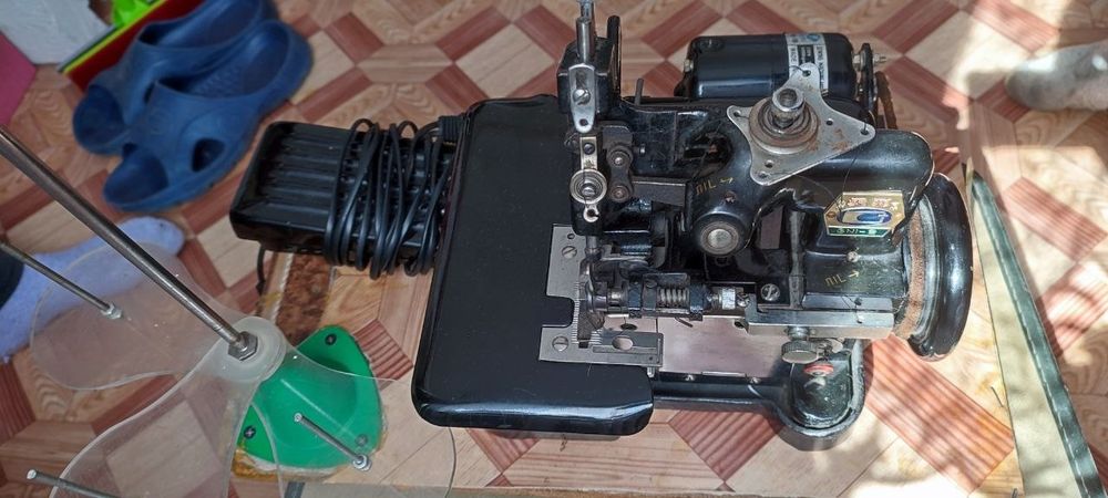 Оверлок продам б.у.