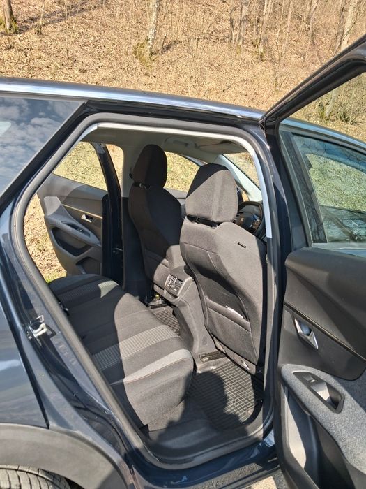 Vând  PEUGEOT 3008 1.5 HDI 131 CP