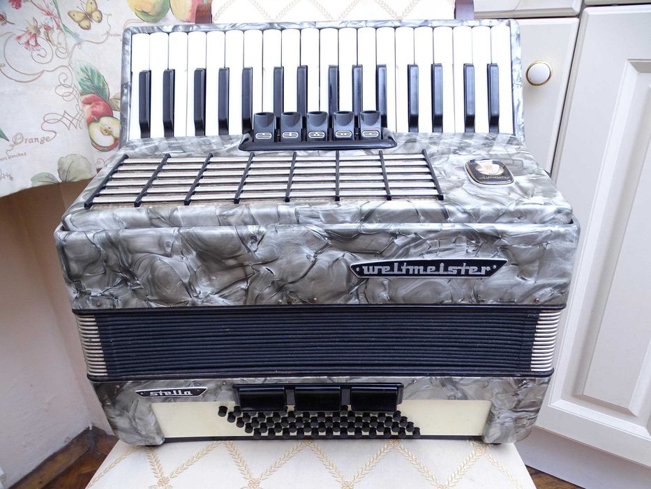 Акордеон Велтмайстер Стела 60 баса