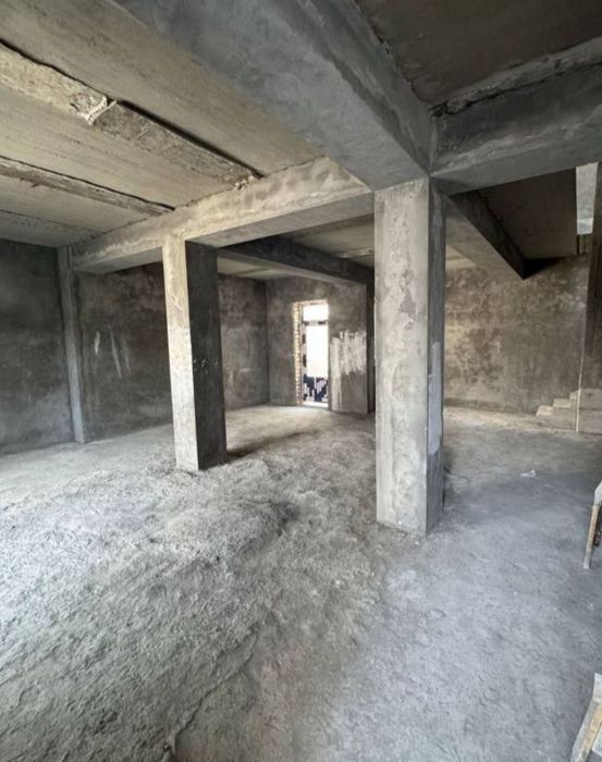 Komolon mahallada srochna uy sotiladi