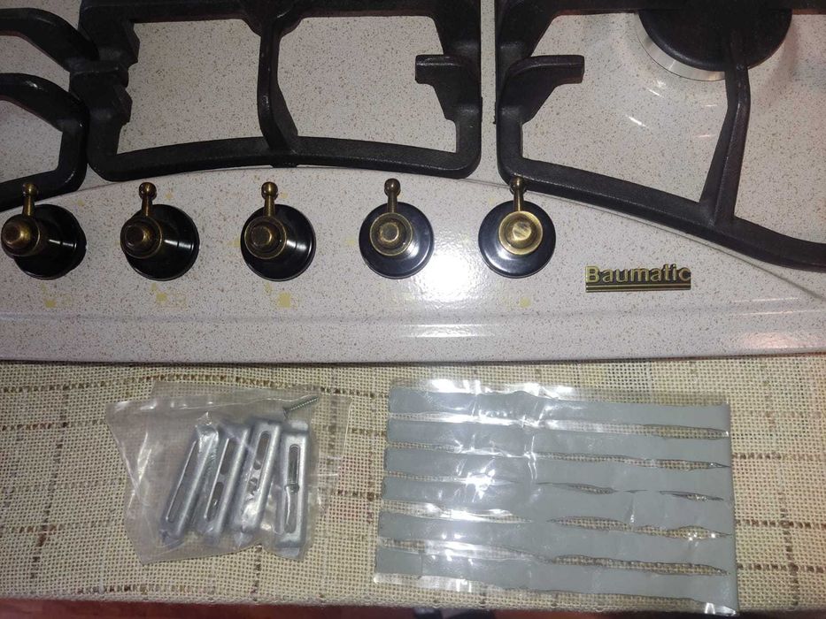 Plită gaz incorporabilă BAUMATIC 4 arzătoare + 1 wok  Avena Rustic