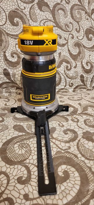 Masina de frezat DeWalt DCW600, compatibila 18V XR, brushless, 8mm fuctionala fara acumulator