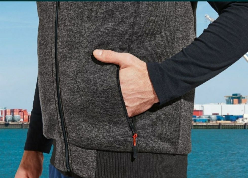 Мужской флисовый жилет.