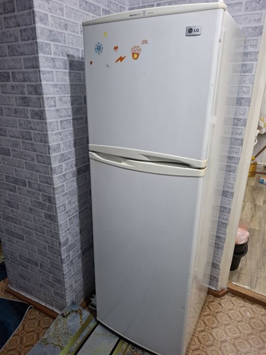 Холодильник б/у  самовывоз.