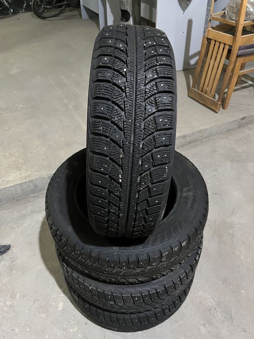 Продается зимние шины с шипами