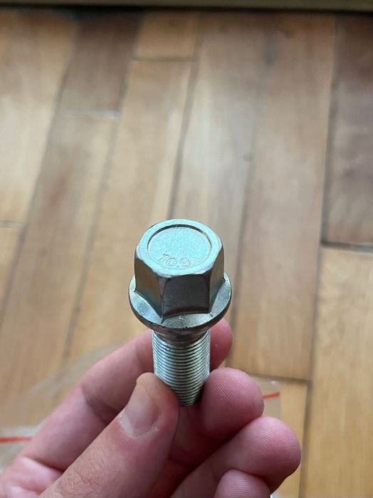 Болтове за джанти 14x1,25 L27