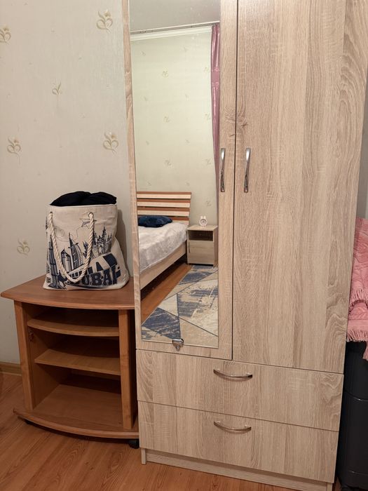 Продается шкаф, тумбочка, кровать