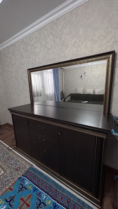 Камод с зеркалом, гарнитур