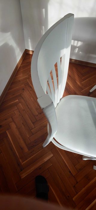 Бяла дървена трапезна маса, разтегателна 90/140(180)/75, със 6 стола