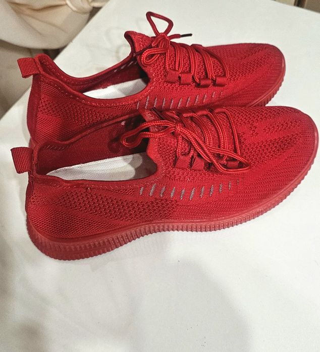 Продам женскую обувь