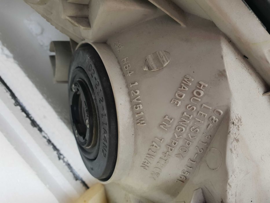 Фара  на Тойоту Камри