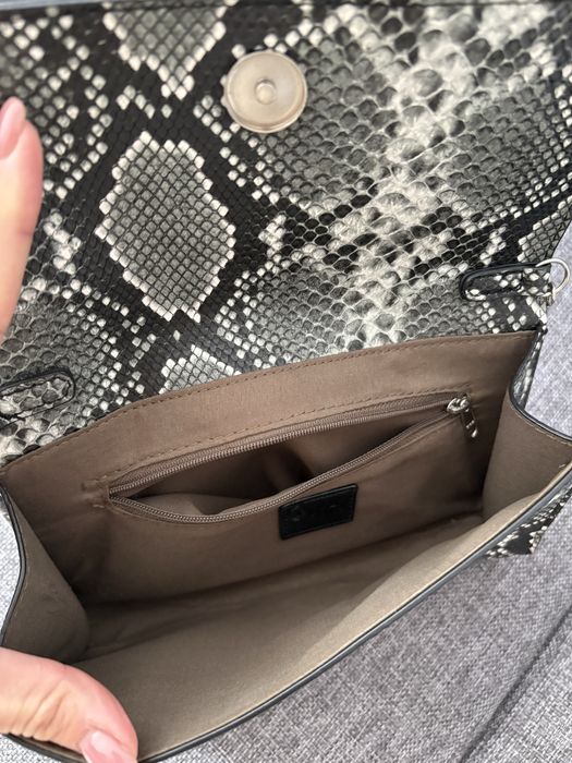 Малка чанта в змийски принт