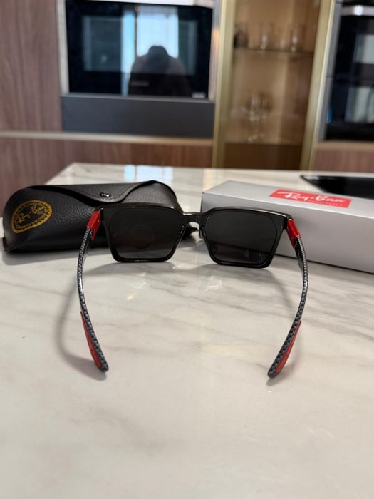 Ochelari de soare Ray-Ban Scuderia Ferrari RB8343 Carbon Red Polarized – NOI