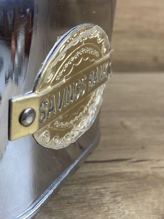 Метална касичка с ключ