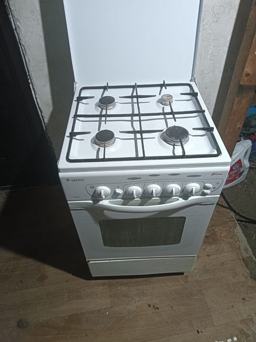Продам газ плиту Гефес
