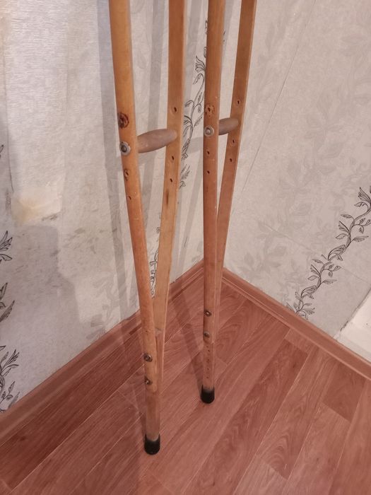 Продам срочно Костыли