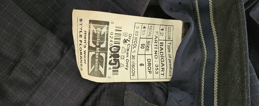 Costum bleumarin elegant, mărimea 58, stare impecabilă