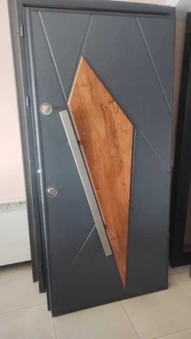 Блиндирани врати от 599 лева. НОВИ и налични.