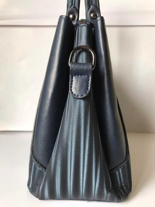 дамска кожена чанта НОВА – тъмно синя