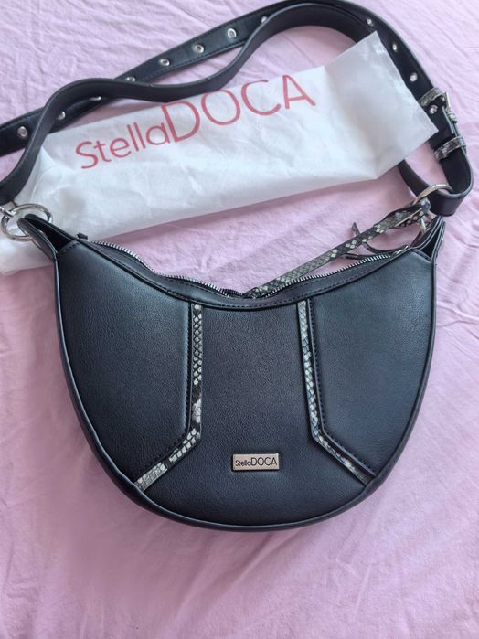 Малка черна чанта Doca