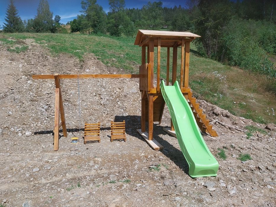 Căsuța pentru copii ( loc de joacă)