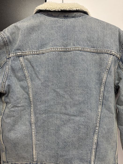 Geacă din denim Levi’s cu blană