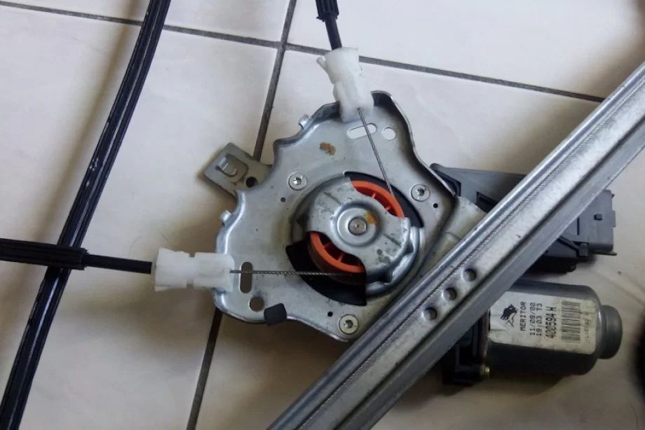 Ремонт электро стеклоподъемника ЛЮКи