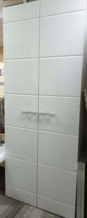 Продам шкаф трехдверный.