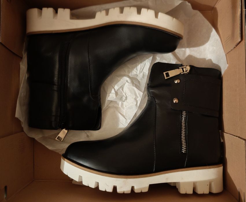 Нови дамски боти естествена кожа - 40% 36 размер черни с бяло