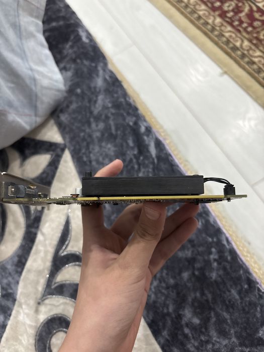 Продаю видеокарту Gigabyte с одним вентелятором