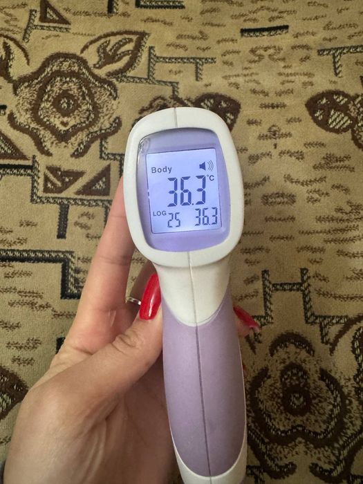 Продам без контактный термометр