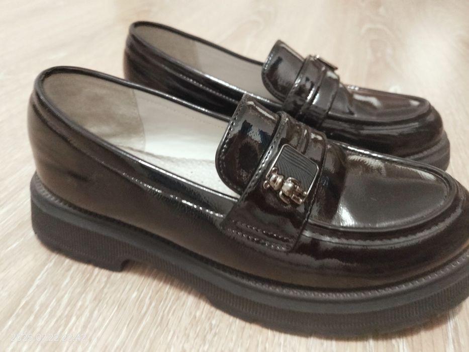 Продам лоферы для девочки