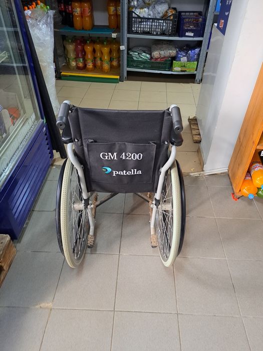 Vand Scaun cu Rotile