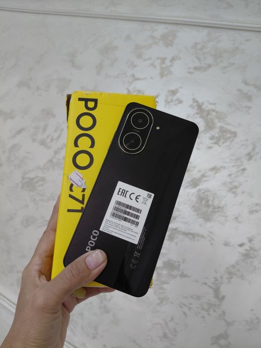 Поко с 71 телефон