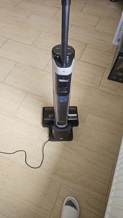 Aspirator vertical umed uscat Dreame H13 Pro HHR27C, 4 moduri de aspirare, 18.000Pa, capacitate rezervor apa curata/murdara-0.9l/0.7l, baterie 4900mAh