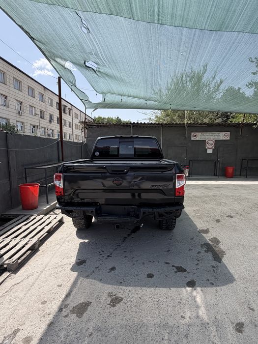 NISSAN TITAN продается