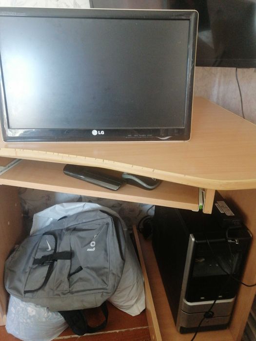 Стол ученический с компьютером