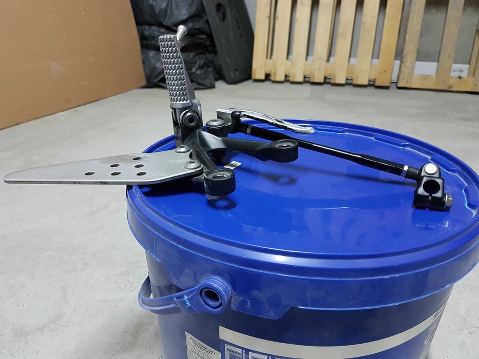 лява стойка и степенка скорости за Kawasaki ZX6r 2008