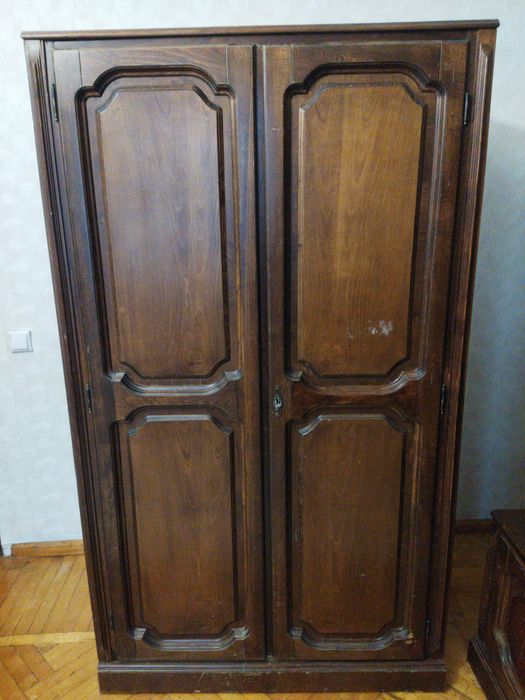 Шкаф из настоящего дерева