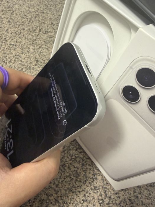 Oferta !! Iphone 17 Pro 256 gb ! Culoare frumoasa Silver/alb ! 83 cicluri de incarcare !