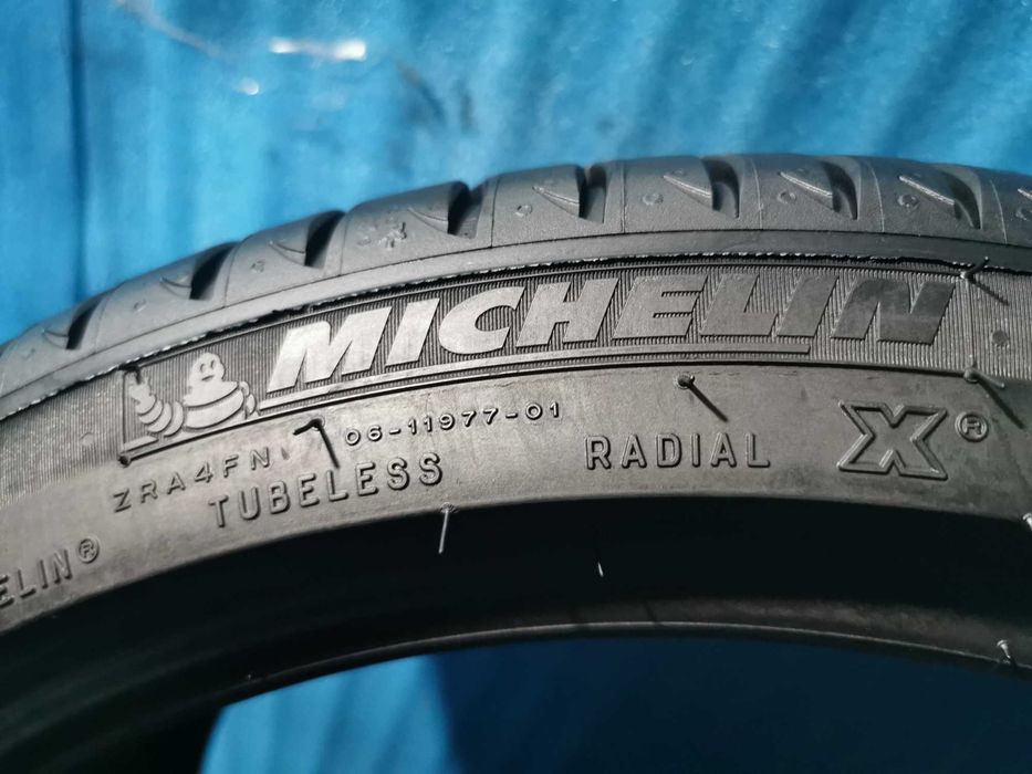 275/35 R19 - michelin runflat 2 bucati